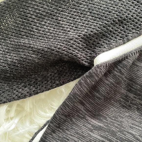 Woman’s small NIKE sweater - Picture 3 of 4